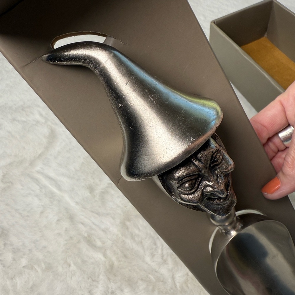 BKP Halloween Witch Metal Ice Scoop‎ Barware
Party Entertain Silver India NEW - Picture 5 of 16